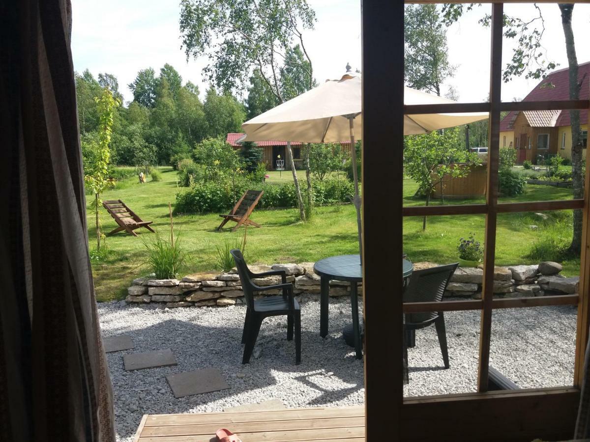 Hueueru Puhkemajad Guest House Huuru Exterior photo